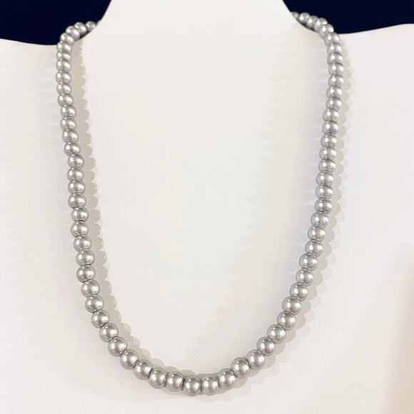 Gray 18" Pearl Necklace - Picture 1 of 1